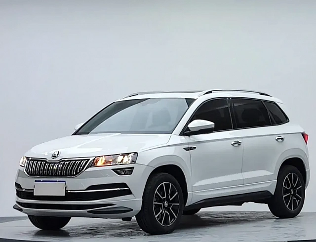 Skoda Karoq 1.4 л 2023 г. Белый, пробег 11000 км