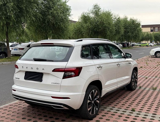 Skoda Karoq 1.4 л 2023 г. Белый, пробег 42000 км