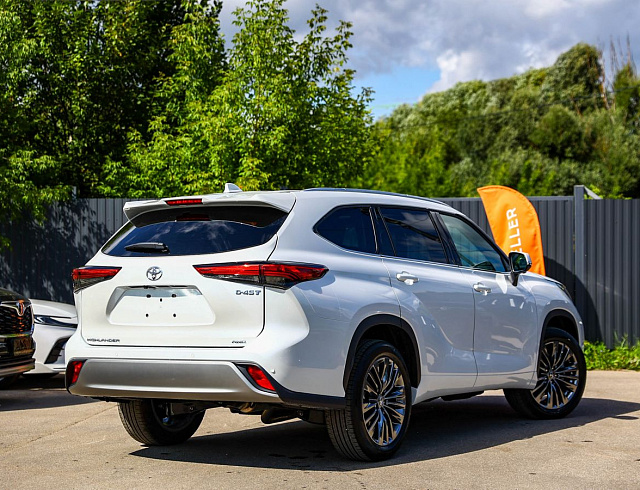 Toyota Highlander белый 2026