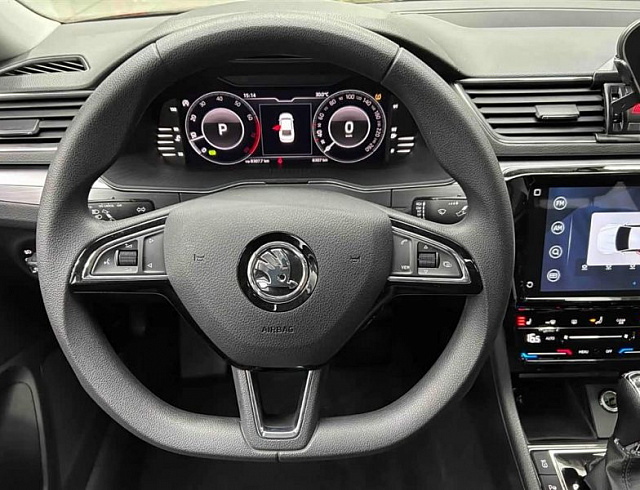 Skoda Superb 1.4 л 2024 г. Чёрный, пробег 8500 км