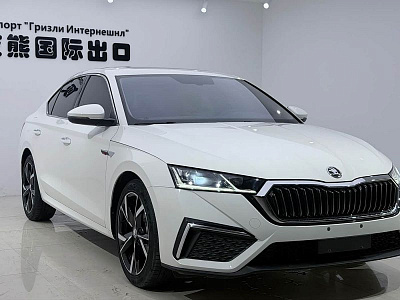 Skoda Octavia 1.4 л 2023 г. Белый, пробег 21000 км