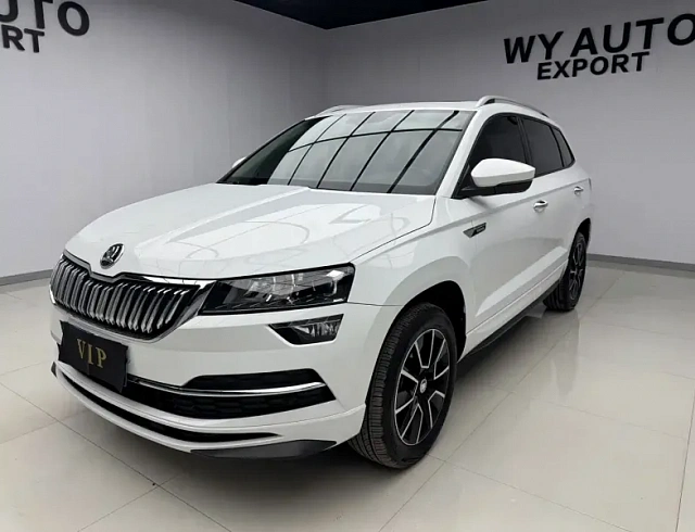 Skoda Karoq 1.4 л 2023 г. Белый, пробег 15000 км