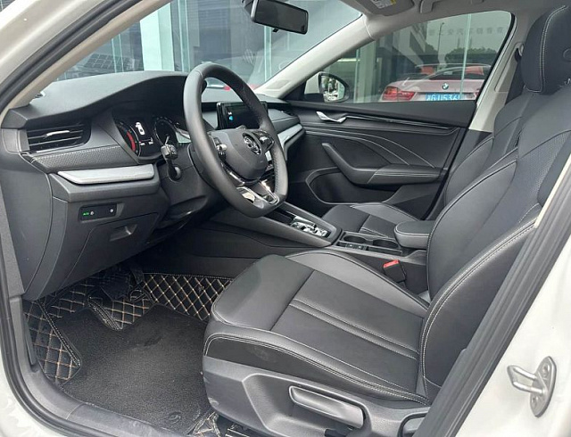 Skoda Octavia 1.4 л 2024 г. Белый, пробег 17000 км