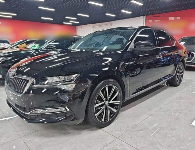 Skoda Superb 1.4 л 2024 г. Чёрный, пробег 19400 км