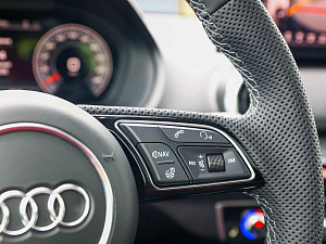Audi Q2 серый 2025