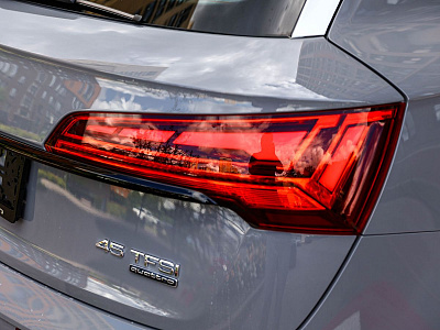Audi Q5 серый 2026