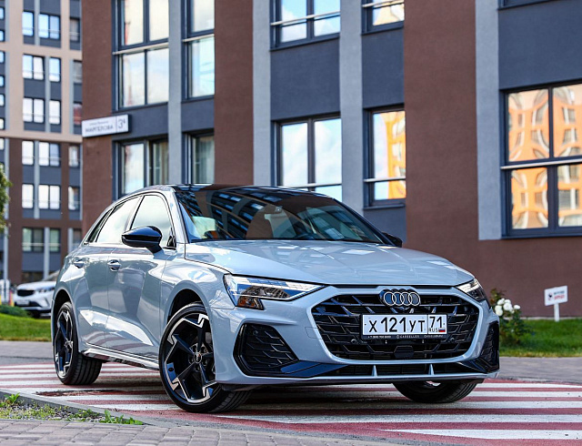 Audi A3 серый 2025