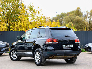 Volkswagen Touareg черный 2008