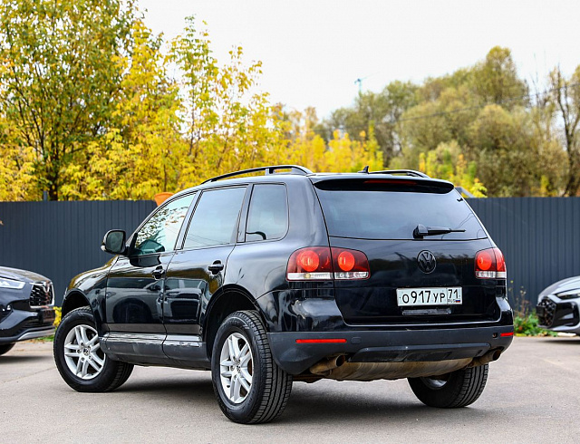 Volkswagen Touareg черный 2008