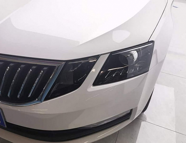 Skoda Octavia 1.5 л 2022 г. Белый, пробег 41700 км