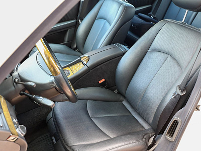 Mercedes-Benz E-Класс белый 2005