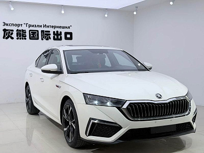 Skoda Octavia 1.4 л 2023 г. Белый, пробег 27000 км