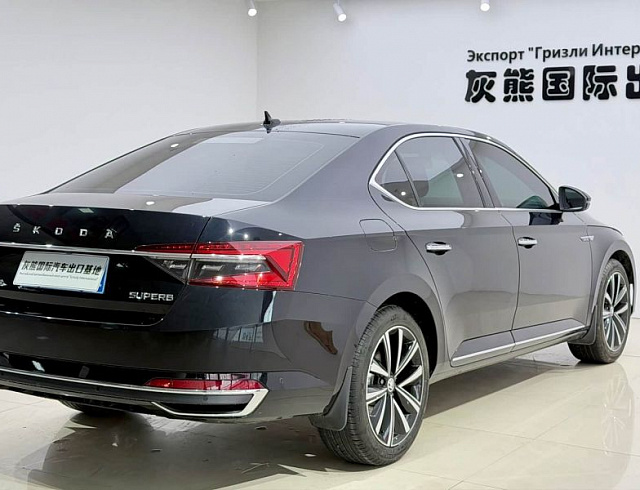 Skoda Superb 1.4 л 2024 г. Чёрный, пробег 9000 км