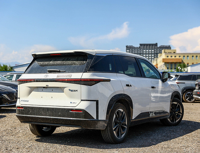 Toyota BZ3X Электро