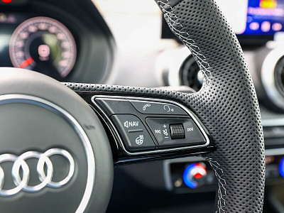 Audi Q2 серый 2025