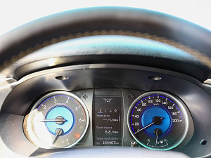 Toyota Hilux серебро 2015