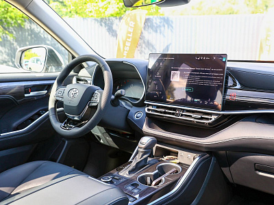 Toyota Highlander белый 2026