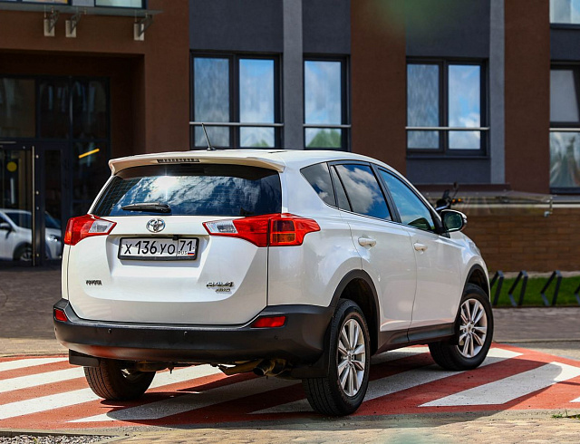 Toyota RAV4 белый 2014
