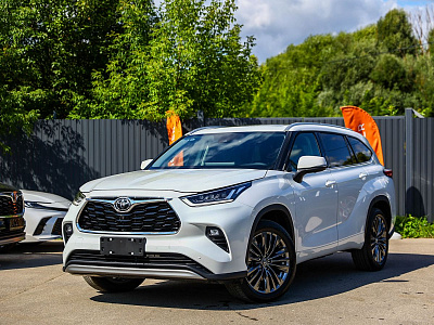 Toyota Highlander белый 2026
