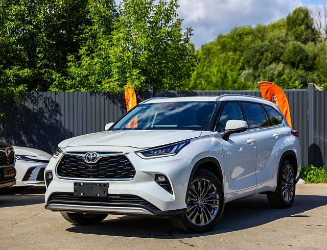 Toyota Highlander белый 2026