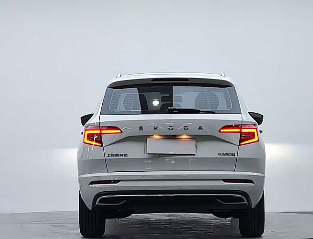 Skoda Karoq 1.4 л 2023 г. Белый, пробег 11000 км