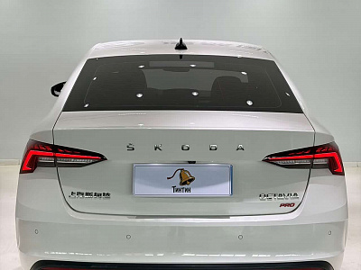 Skoda Octavia 1.4 л 2023 г. Белый, пробег 33000 км