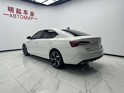 Skoda Octavia 1.4 л 2023 г. Белый, пробег 21000 км