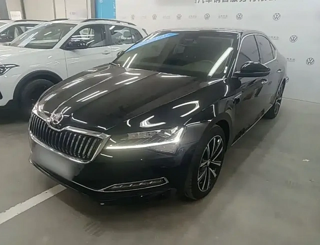 Skoda Superb 1.4 л 2024 г. Чёрный, пробег 14100 км