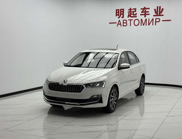 Skoda Rapid 1.5 л 2023 г. Белый, пробег 26000 км