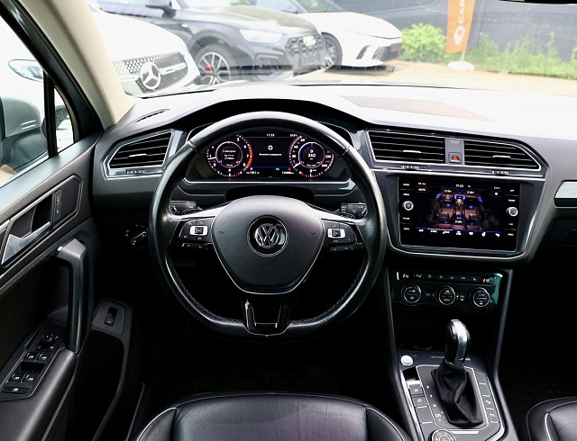Volkswagen Tiguan серебро 2018