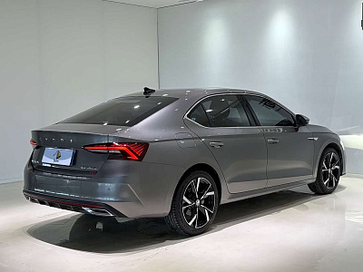 Skoda Octavia 1.4 л 2022 г. Серебристо-серый, пробег 24000 км