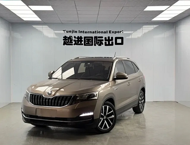 Skoda Kamiq 1.5 л 2022 г. Серебристо-серый, пробег 45000 км