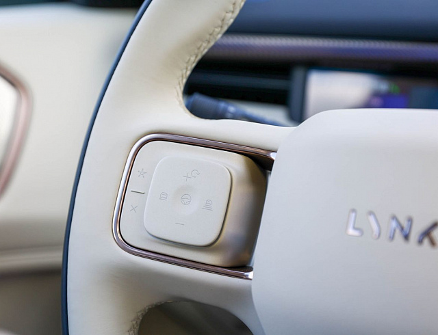 Lynk & Co 900 черный 2025