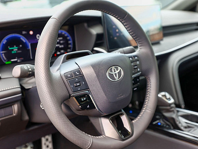 Toyota Camry белый 2026
