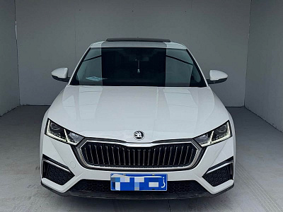 Skoda Octavia 1.4 л 2023 г. Белый, пробег 13899 км
