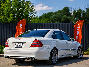 Mercedes-Benz E-Класс белый 2005