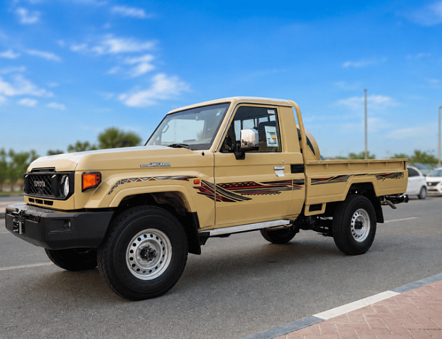 Toyota Land Cruiser Pickup 70 4.0 л 2026 г. Бежевый