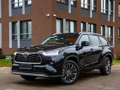 Toyota Highlander черный 2026