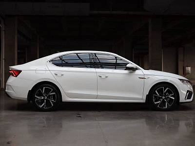 Skoda Octavia 1.4 л 2022 г. Белый, пробег 24800 км