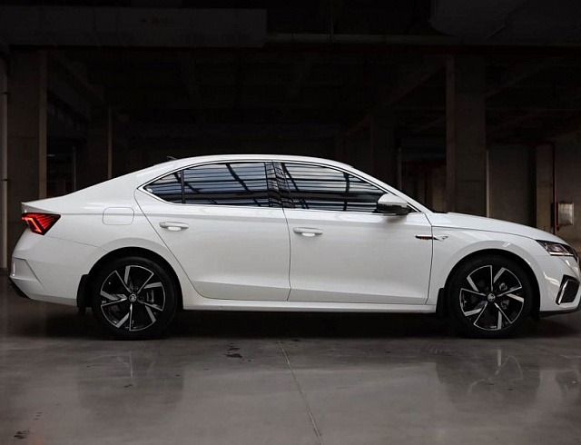 Skoda Octavia 1.4 л 2022 г. Белый, пробег 24800 км