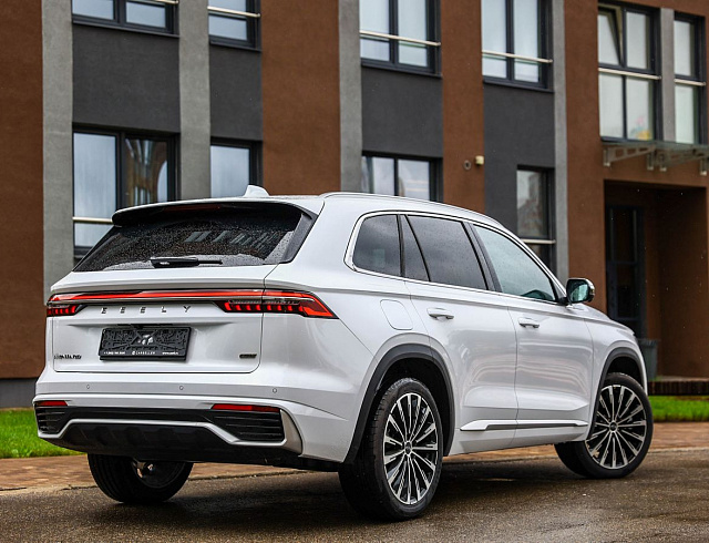 Geely Monjaro белый 2026