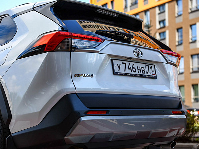Toyota RAV4 белый 2021