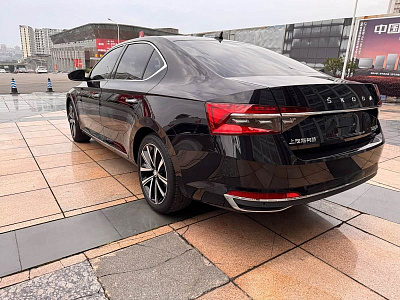 Skoda Superb 1.4 л 2023 г. Чёрный, пробег 30500 км