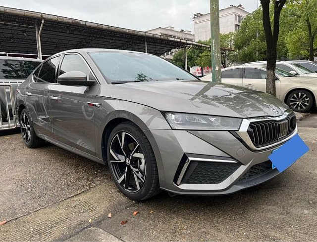Skoda Octavia 1.4 л 2022 г. шампань/коричневый, пробег 33000 км