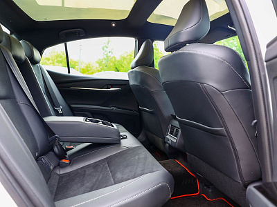 Toyota Camry белый 2026