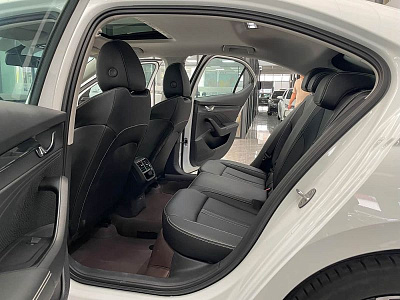 Skoda Octavia 1.4 л 2023 г. Белый, пробег 5300 км