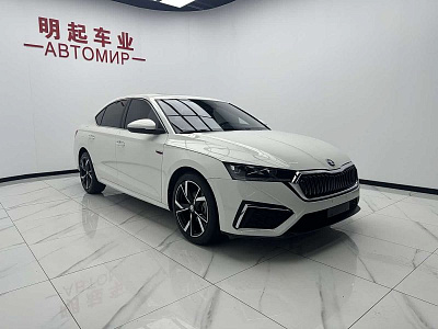 Skoda Octavia 1.4 л 2023 г. Белый, пробег 21000 км