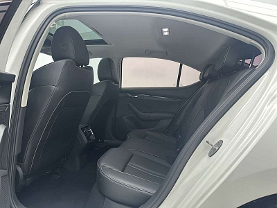 Skoda Octavia 1.4 л 2023 г. Белый, пробег 21000 км
