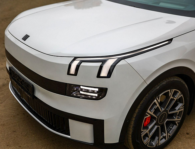 Lynk & Co 900 белый 2025