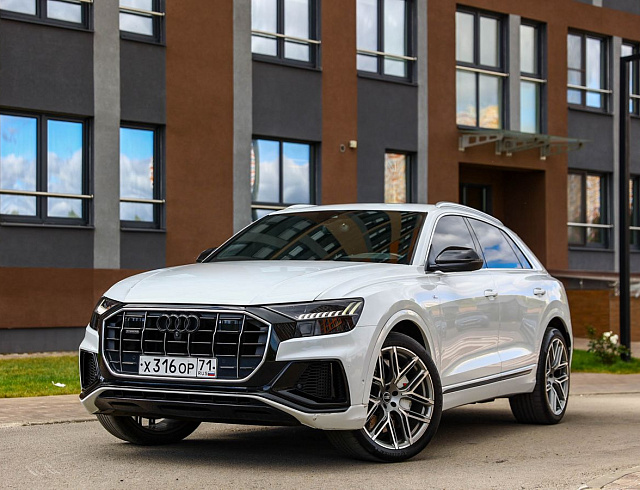 Audi Q8 белый 2018